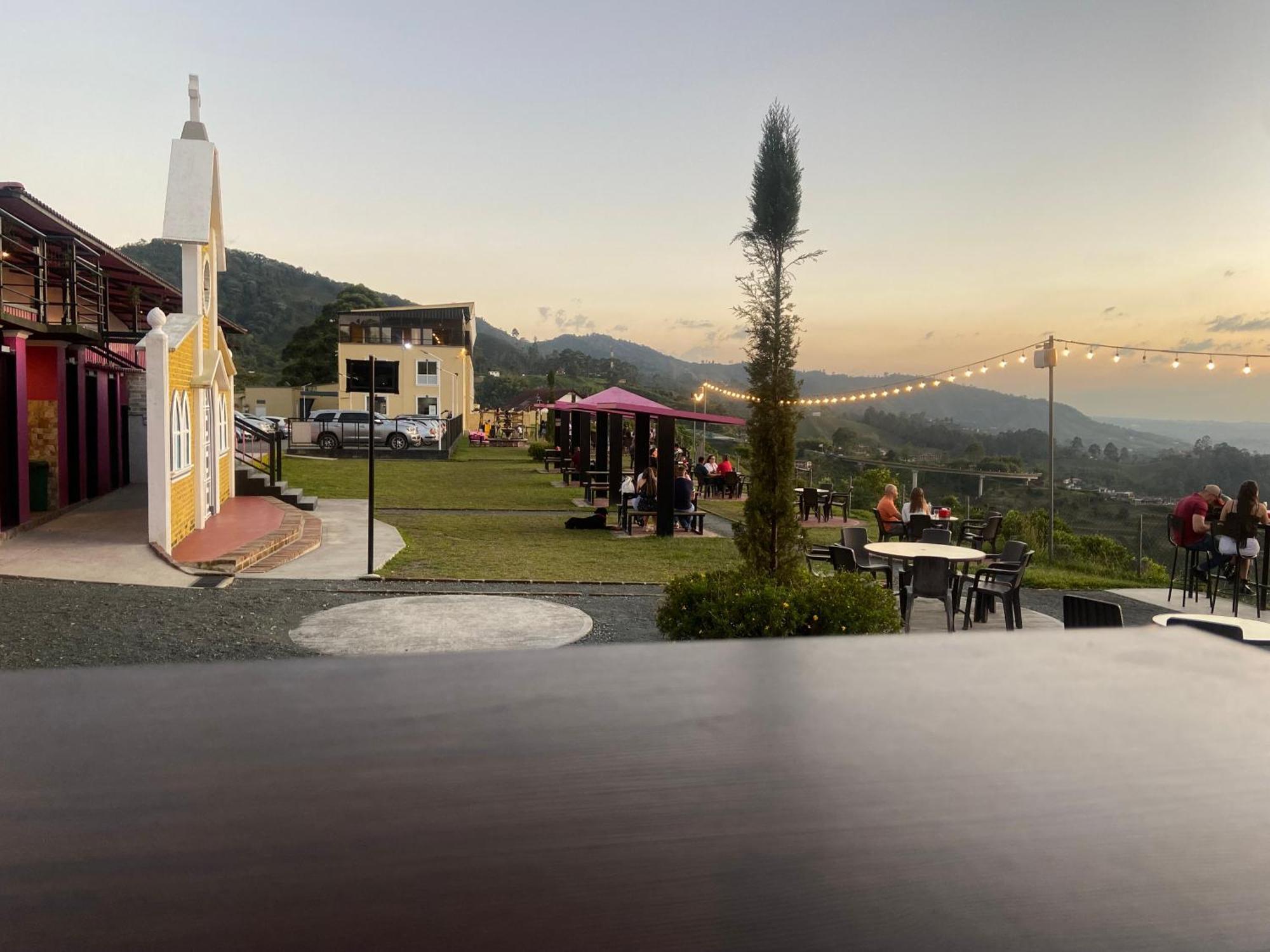 Hotel Entre Lomas Santa Rosa de Cabal Eksteriør billede